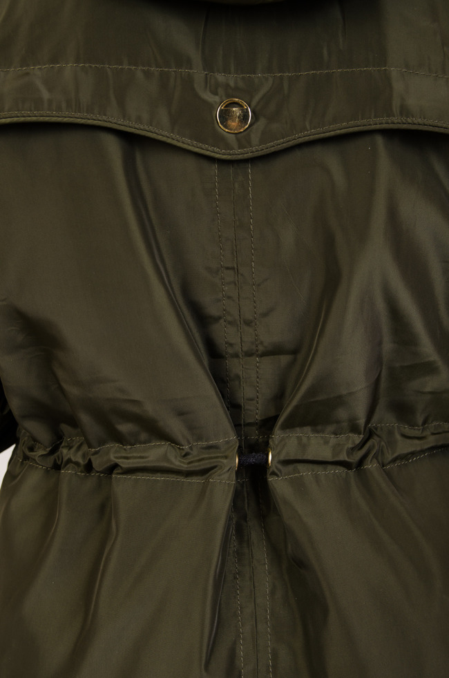 Dwustronna zielono-czarna kurtka ze złotymi zamkami 