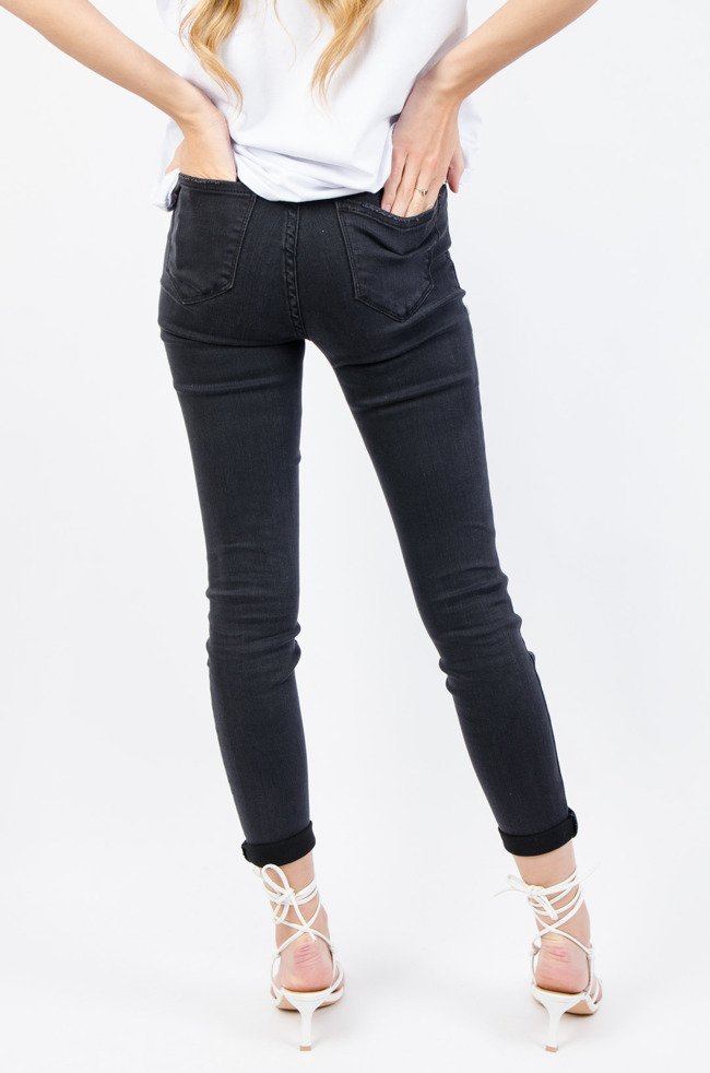 Grafitowe spodnie jeansowe z paskiem