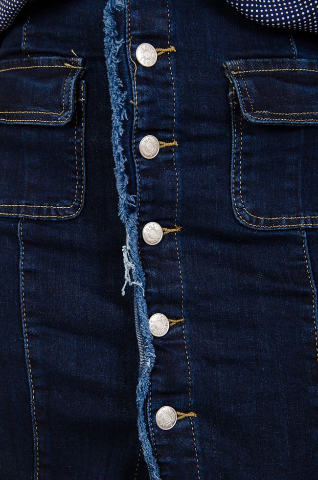 Granatowa spódniczka jeansowa z guzikami