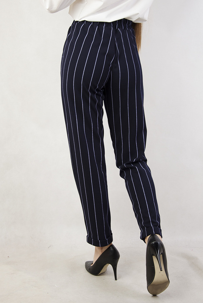 Granatowe eleganckie spodnie w prążki