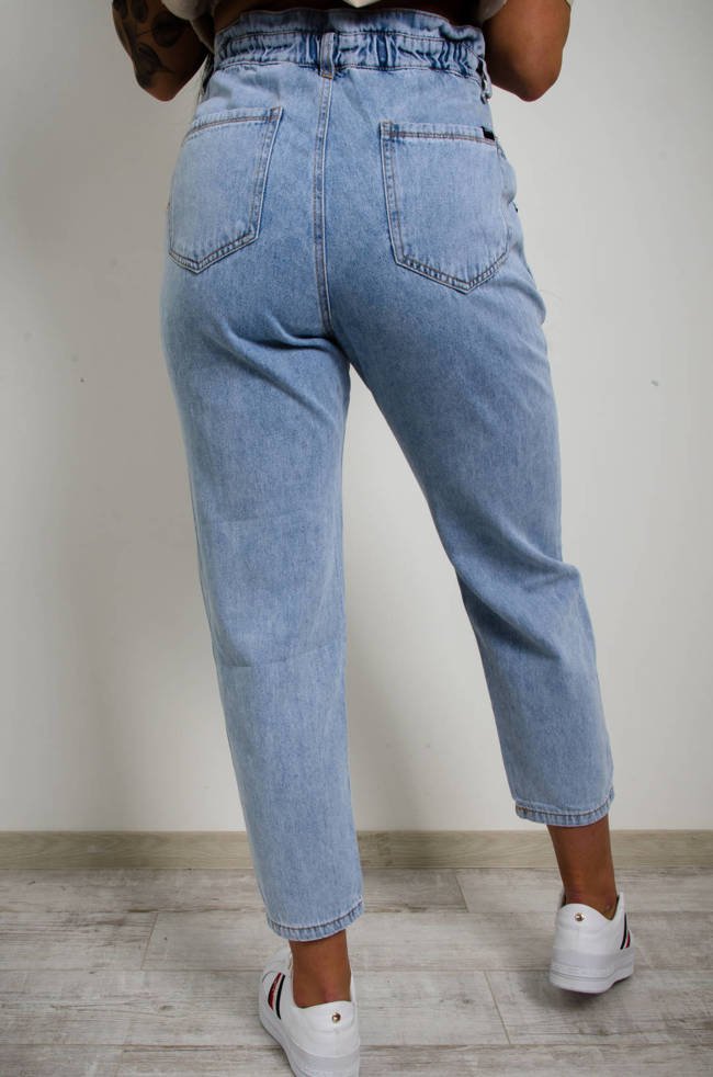 JASNE JEANSY MOM FIT Z GUMKĄ W PASIE-WYSOKI STAN