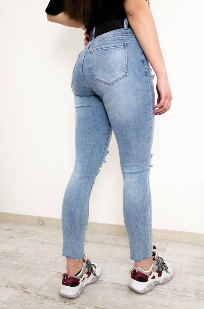 JASNE SPODNIE JEANSOWE PLUS SIZE Z PRZETARCIAMI-WYSOKI STAN