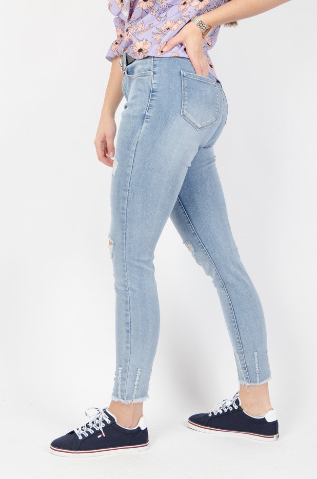 Jasne spodnie jeansowe  typu plus size z wysokim stanem