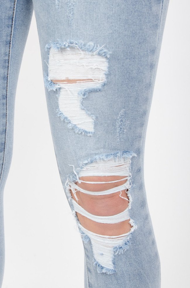 Jasne spodnie jeansowe z przetarciami-wysoki stan