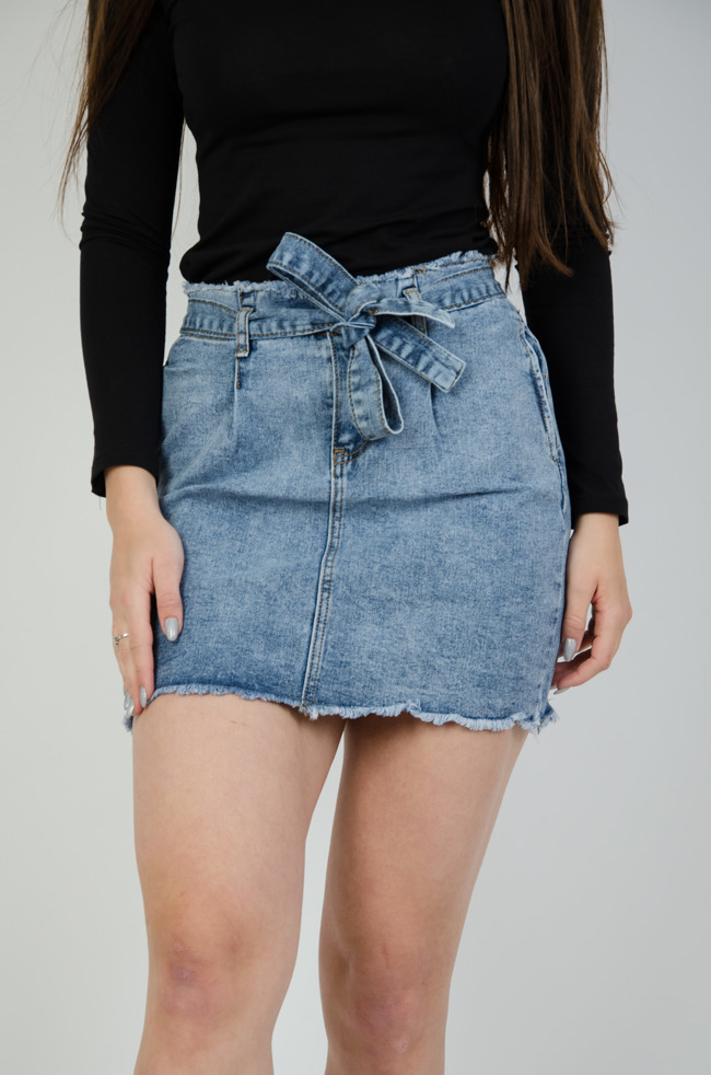 Jeansowa spódnica z wiązaniem w pasie