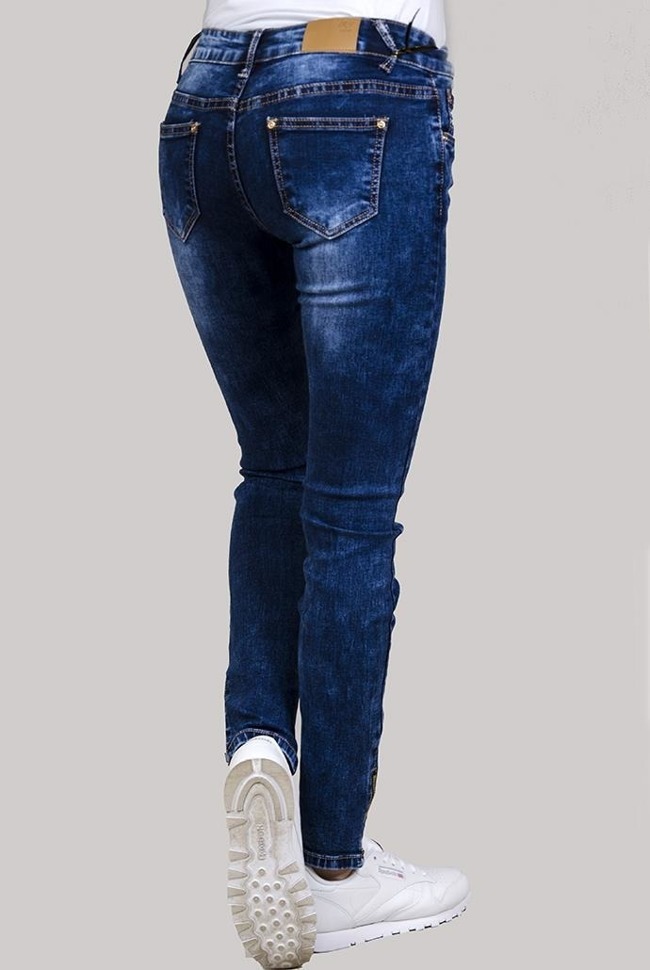Klasyczne spodnie jeansowe rurki z zameczkami