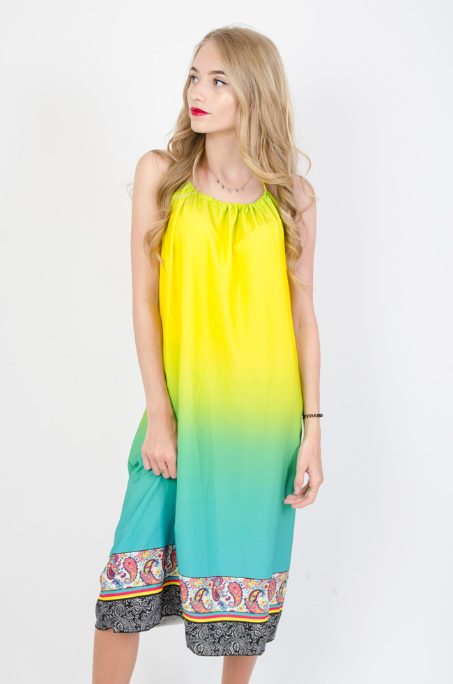 Kolorowa sukienka z wiązaniem na szyi oraz odkrytymi plecami