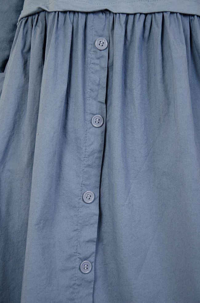 Niebieska rozkloszowana sukienka z dresową górą