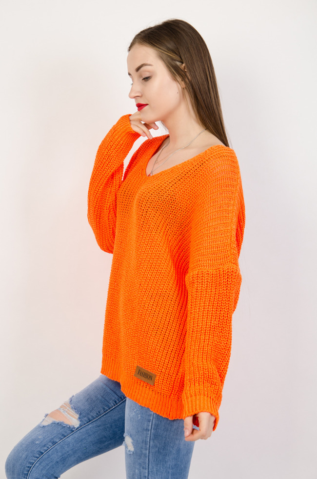Pomarańczowy sweter z dekoltem w serek