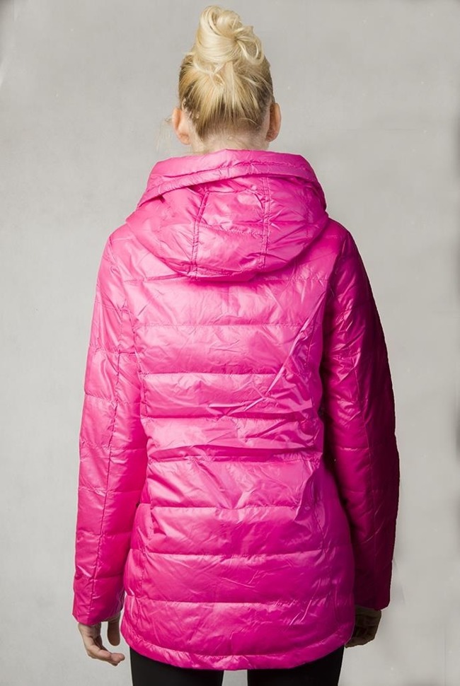 Różowa, asymetryczna kurtka pikowana