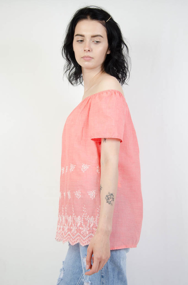 Różowa bluzka hiszpanka z haftowaniem
