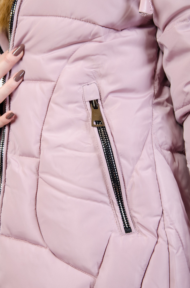 Różowa kurtka pikowana z rozcięciami po bokach 