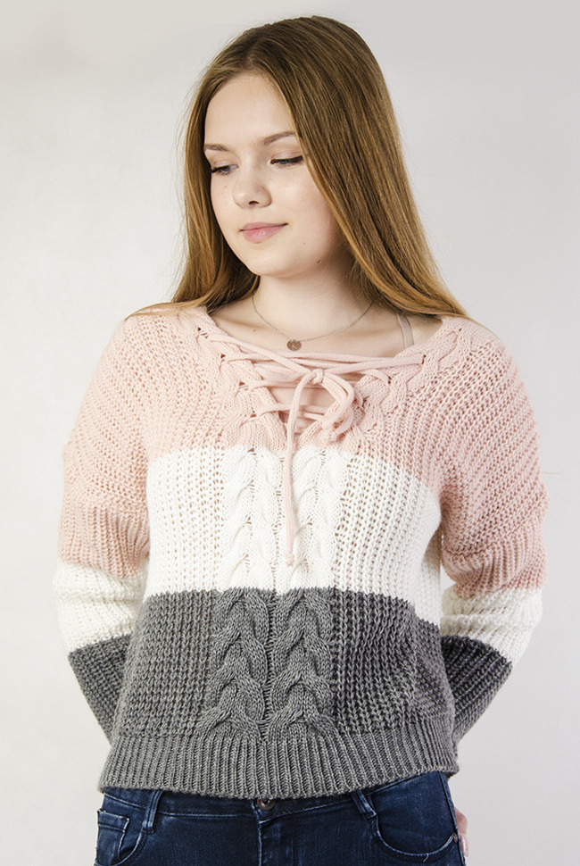 Różowo-biało-szary sweterek z wiązaniem