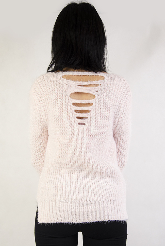 Różowy sweterek z wycięciami z tyłu
