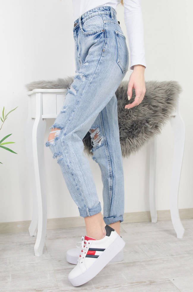 SPODNIE JEANSOWE MOM FIT Z DZIURAMI 