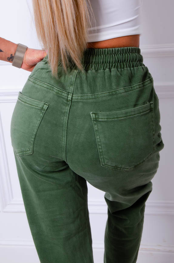 SPODNIE JEANSOWE MOM FIT Z GUMĄ I SZNURKAMI W PASIE- CIEMNA ZIELEŃ