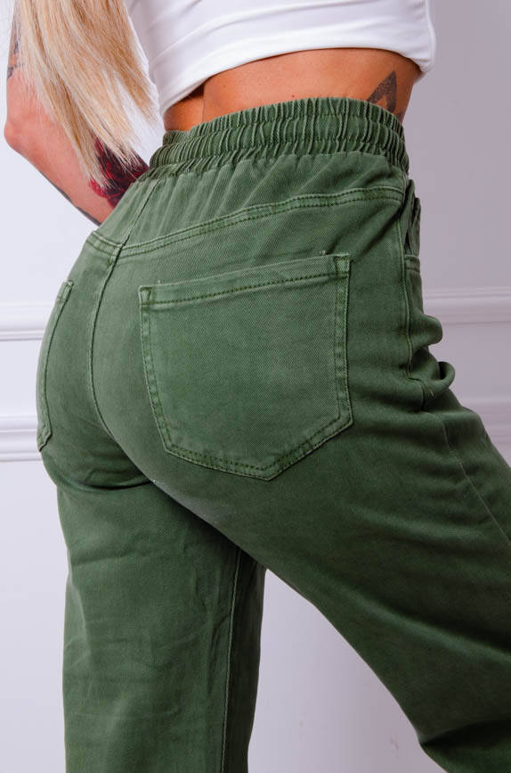 SPODNIE JEANSOWE MOM FIT Z GUMĄ I SZNURKAMI W PASIE- CIEMNA ZIELEŃ