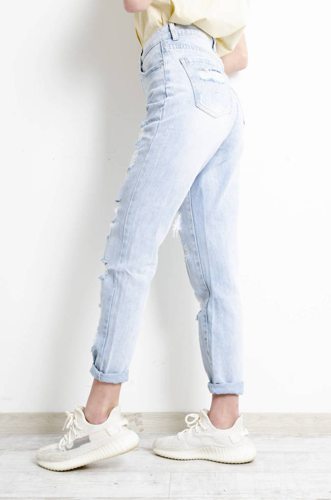 SPODNIE JEANSOWE MOM FIT Z PRZETARCIAMI 