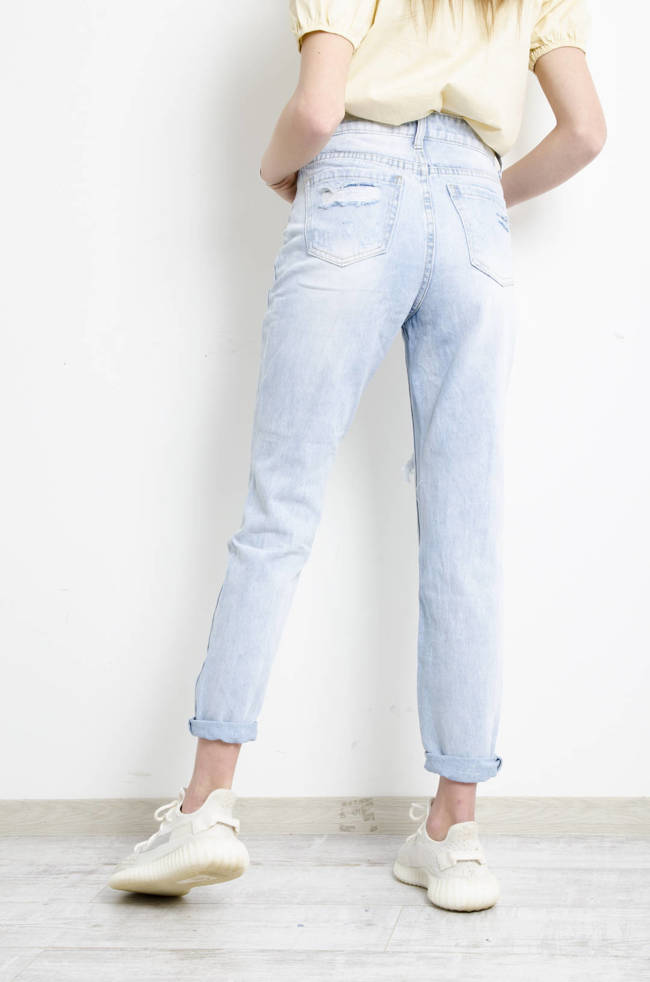 SPODNIE JEANSOWE MOM FIT Z PRZETARCIAMI 