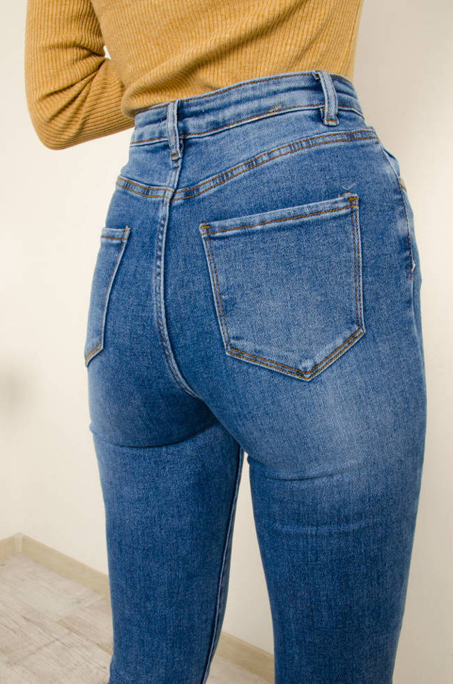 SPODNIE JEANSOWE SKINNY Z PRZETARCIAMI 