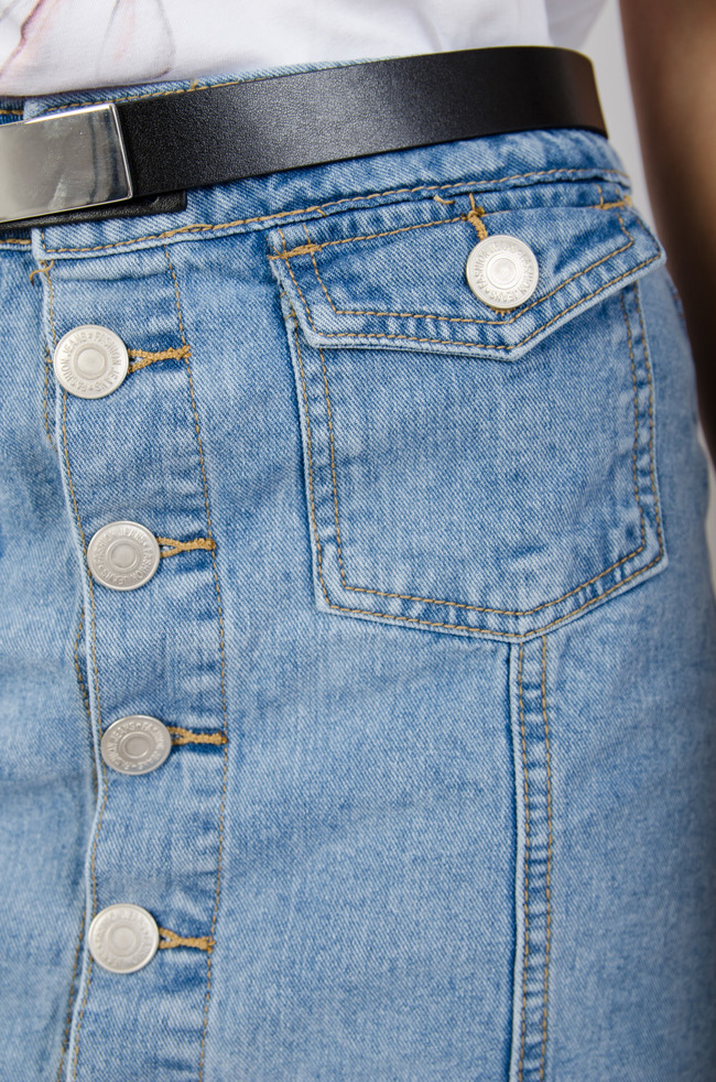 Spódnica jeansowa z guzikami i kieszonkami na przodzie