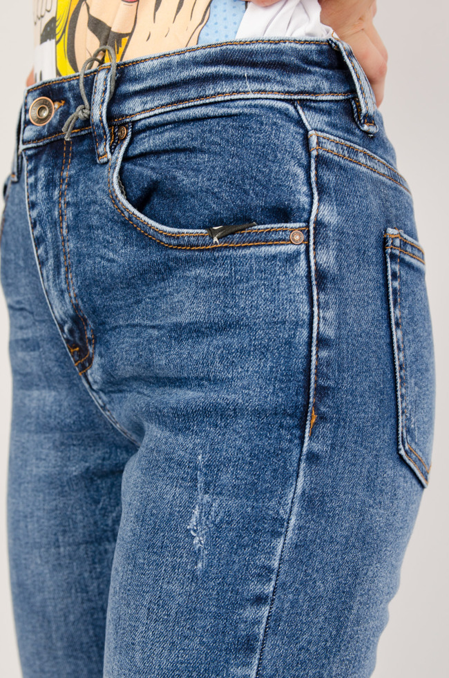 Spodnie jeansowe SLIM z drobnymi przetarciami