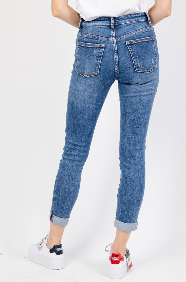 Spodnie jeansowe SLIM z drobnymi przetarciami