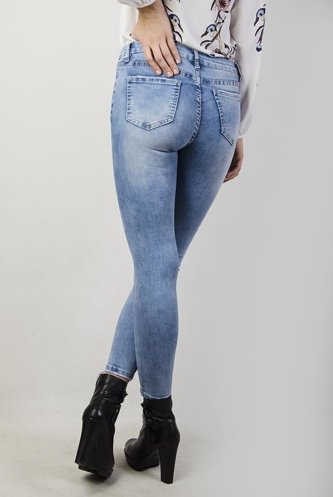 Spodnie jeansowe dopasowane, z przetarciami