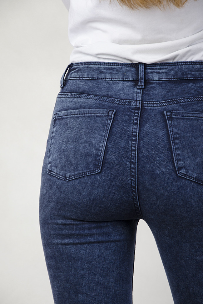 Spodnie jeansowe marmurkowe idealnie przylegające