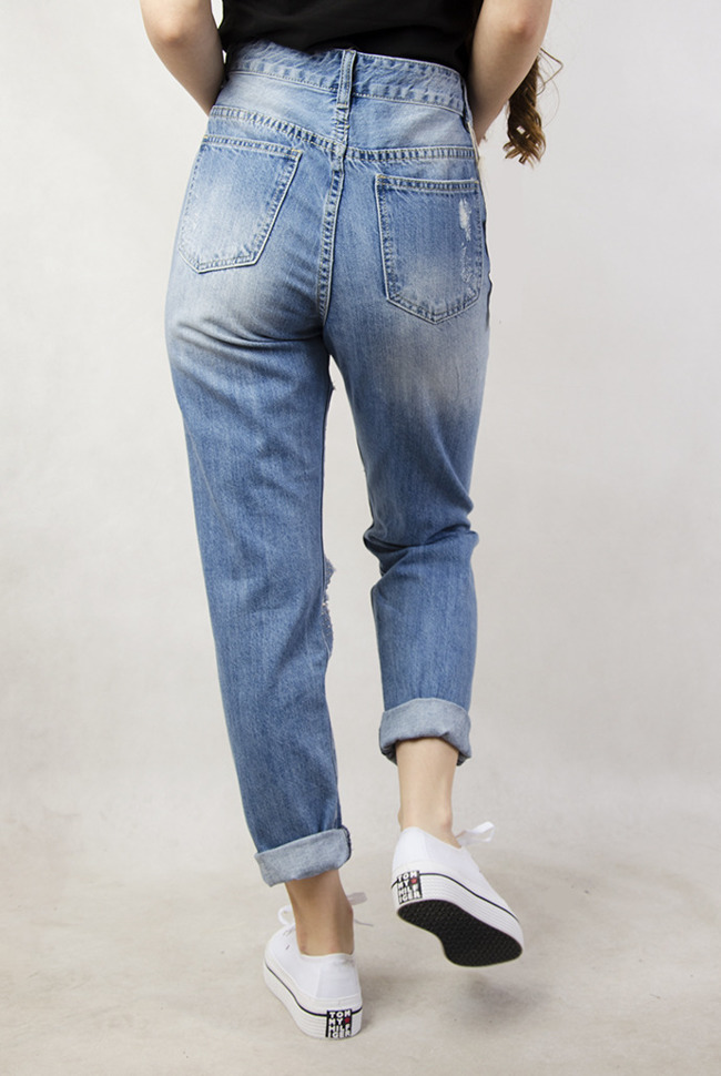 Spodnie jeansowe typu boyfriend z cyrkoniami i dziurami