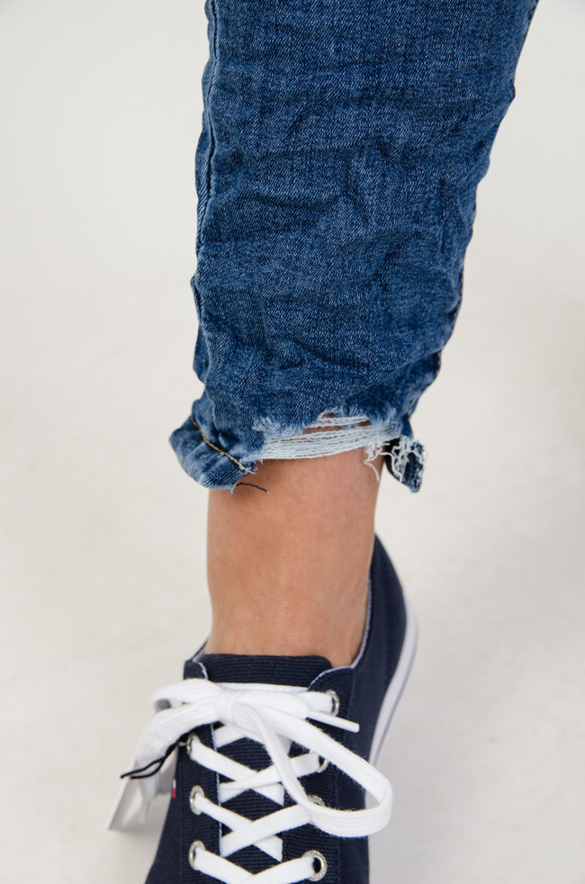 Spodnie jeansowe typu jogger z przetarciami