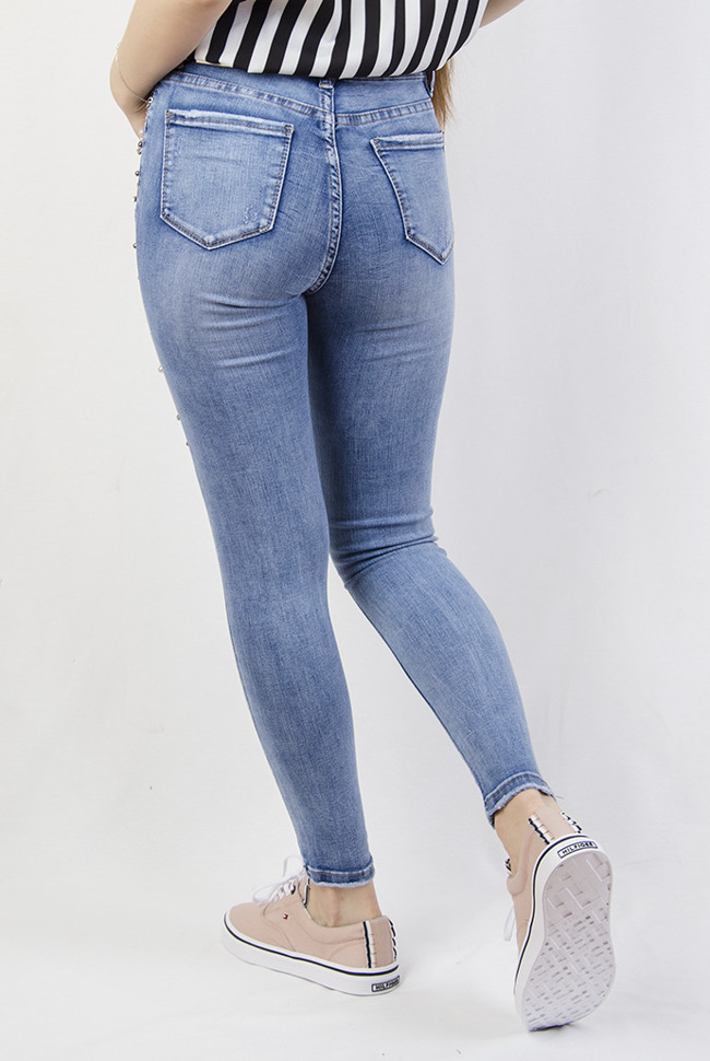 Spodnie jeansowe z dodatkami i dziurami