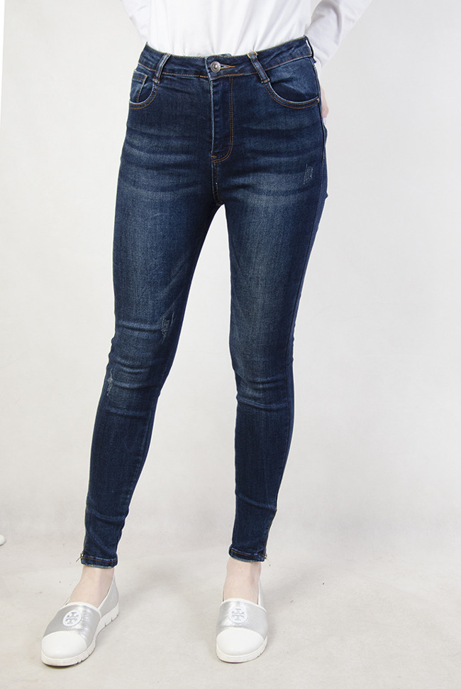 Spodnie jeansowe z wysokim stanem oraz zamkami przy nogawce