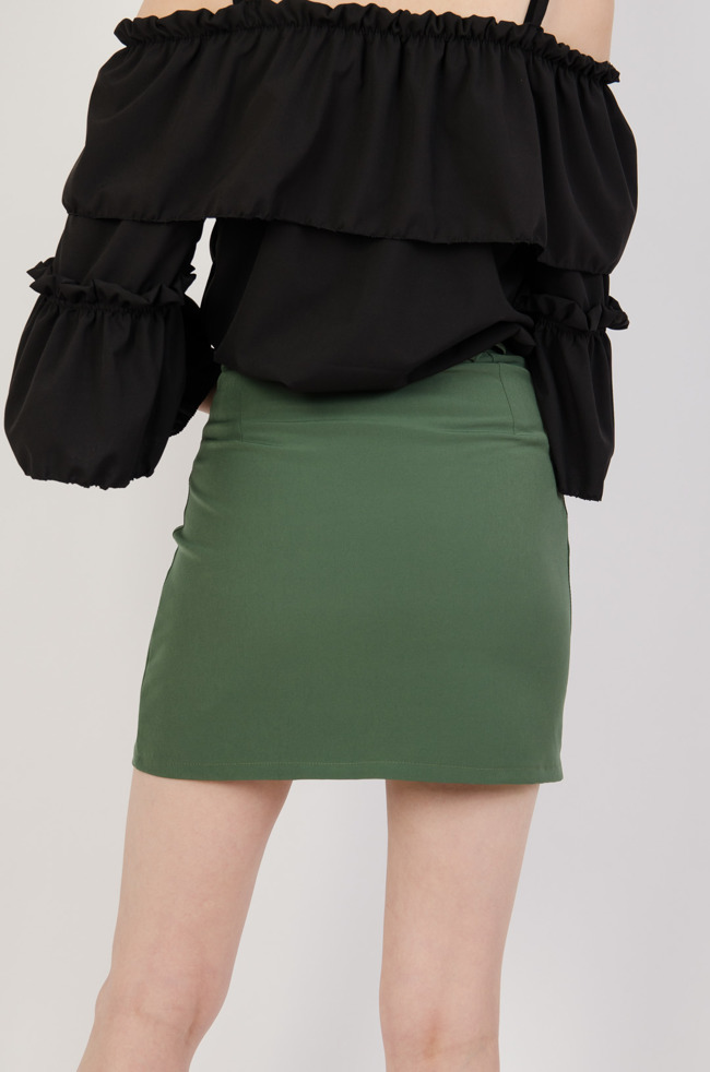 Zielona materiałowa spódnica z paskiem