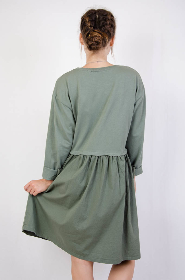 Zielona rozkloszowana sukienka z dresową górą