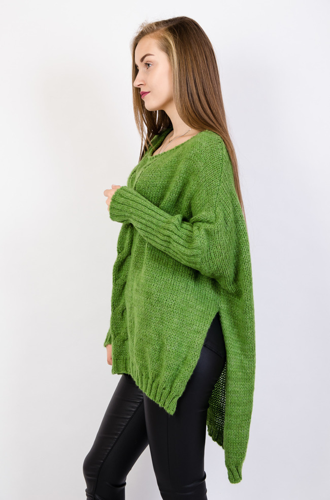 Zielony asymetryczny sweter typu nietoperz