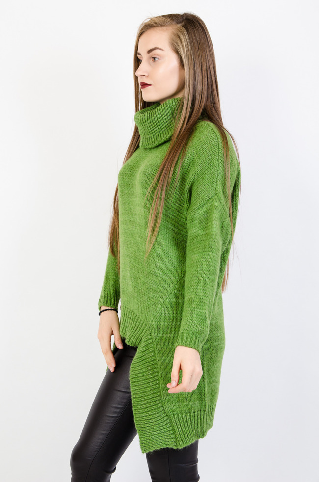 Zielony asymetryczny sweter z golfem 