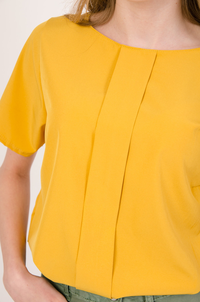 Żółta bluzka z zakładką oraz gumką na dole